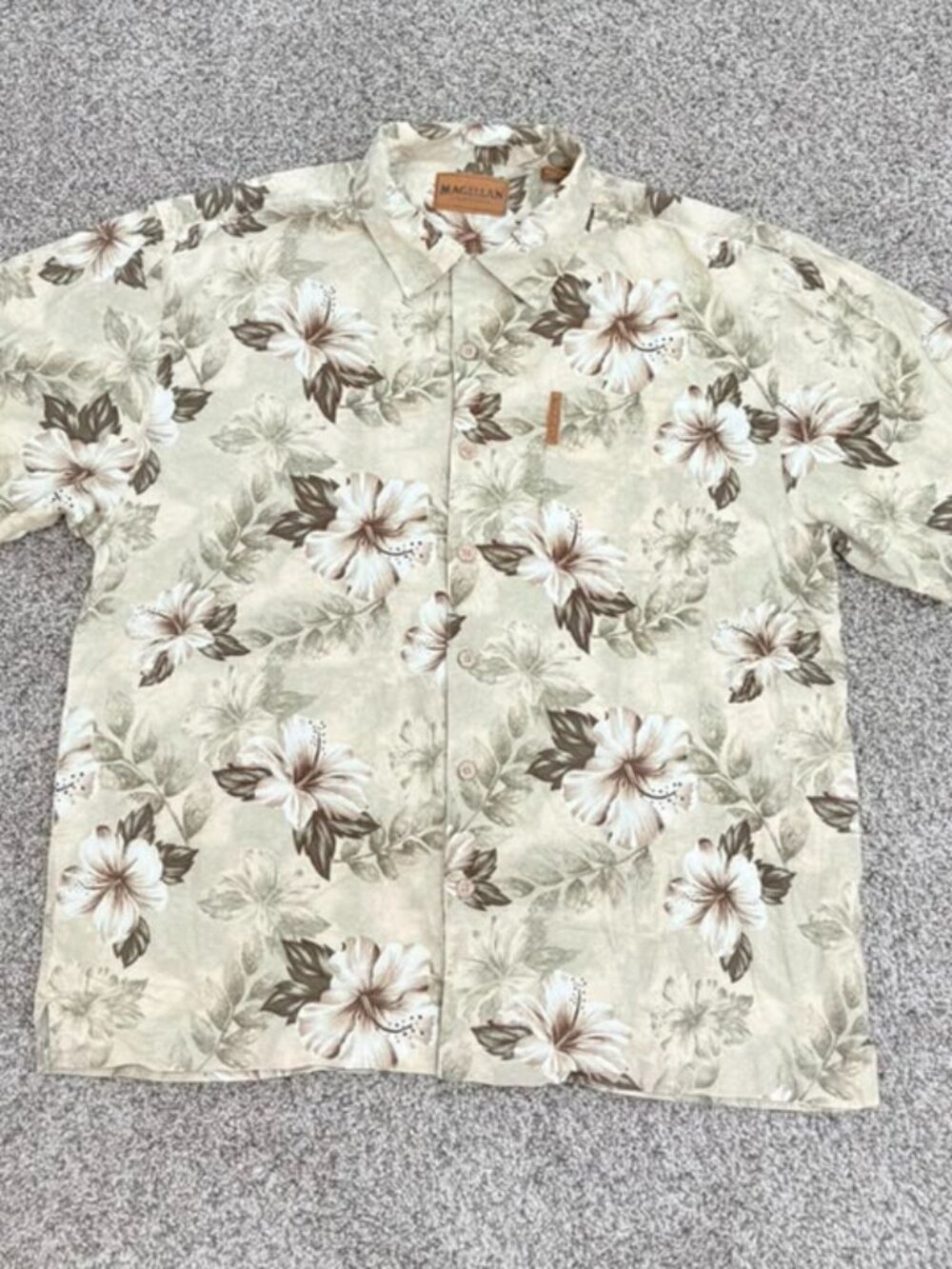 Magellan Hawaiian Floral Camp Shirt Size L Cotton Rayon Beige Tropical